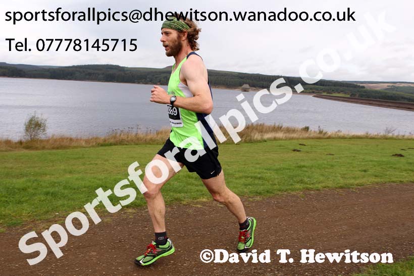 Ceri Rees on his way to winning his 3rd Kielder Marathon. Photo: David T. Hewitson/Sports for All Pics